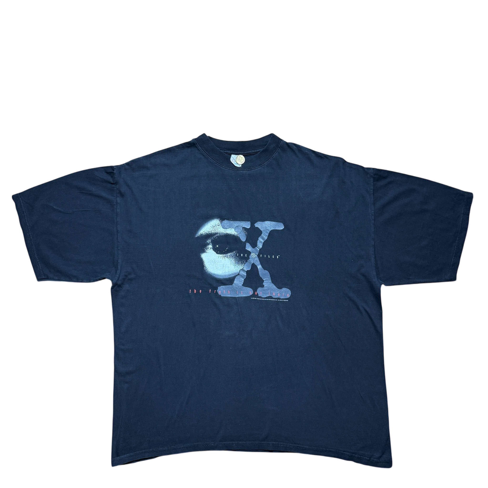 1996 X-FILES "THE TRUTH IS OUT THERE" - XL